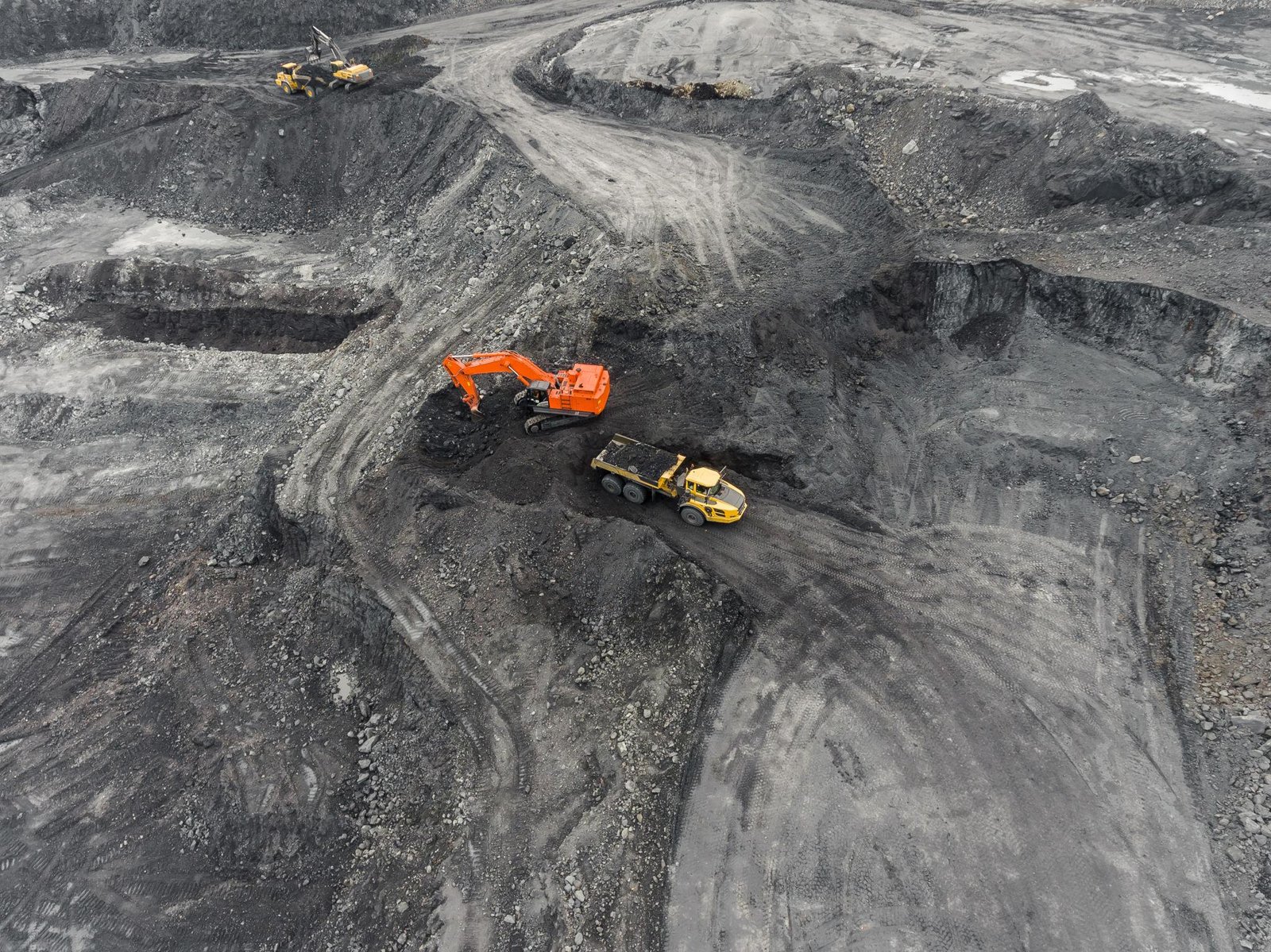 Open Cast Mining vs Underground Mining: Understanding the Key Differences